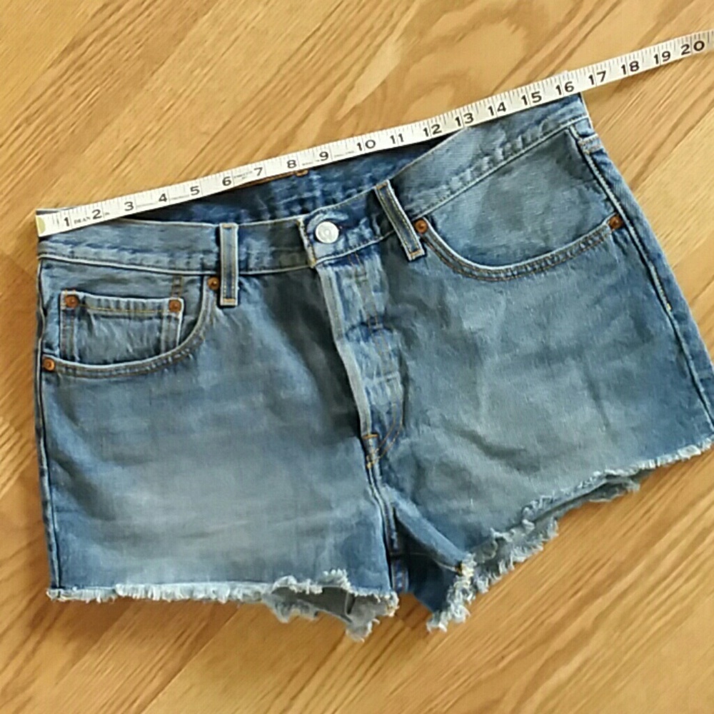 Levis 501 button fly cut off denim shorts size 30 - Picture 6 of 6